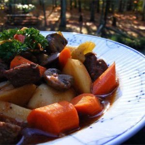 Make-Ahead Beef Stew: A Slow-Cooker Dinner for Busy Weeks