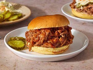 Root Beer Pulled Pork: A Slow-Cooker Dinner for Hectic Evenings