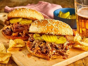 Slow-Cooker Pulled Pork Sandwiches With Tangy Vinegar Glaze