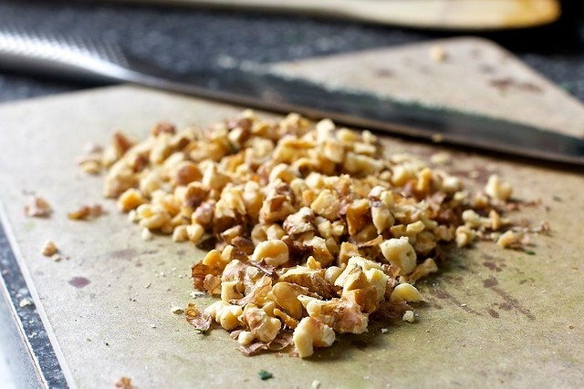 coarsely chopped walnuts